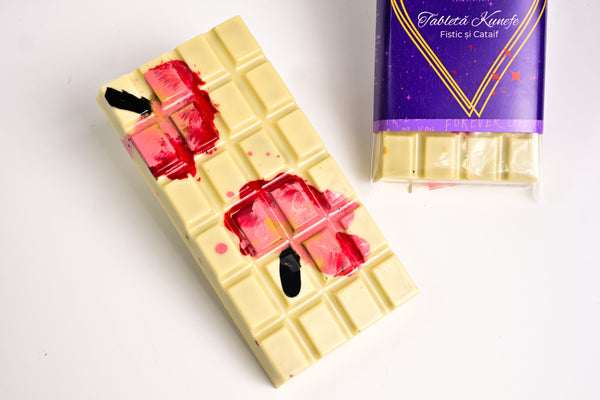 Tabletă ciocolata alba Dubai pictata, fistic-cataif, 200g