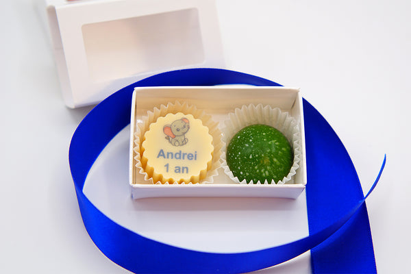 Marturie botez baietel - 2 praline personalizate